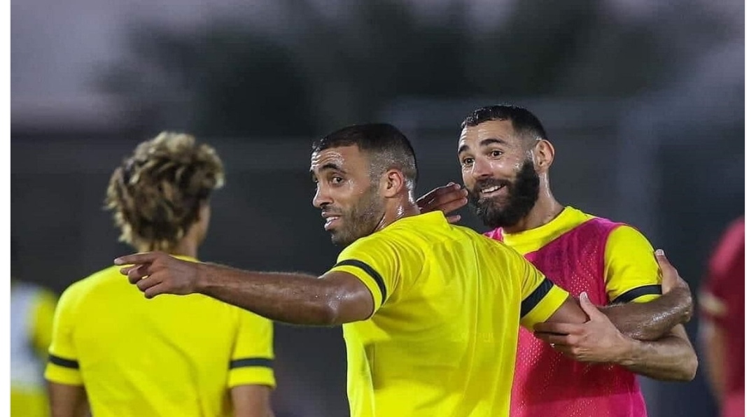 هشام أبو شروان يوضح  الفرق بين حمد الله وبنزيمة؟