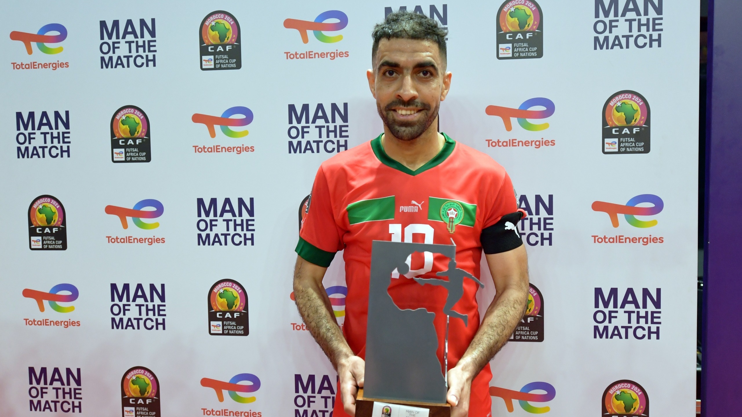 الكاف تختار المغربي سفيان المسرار احسن لاعب في لقاء المنتخب الوطني لكرة القدم داخل القاعة أمام ليبيا
