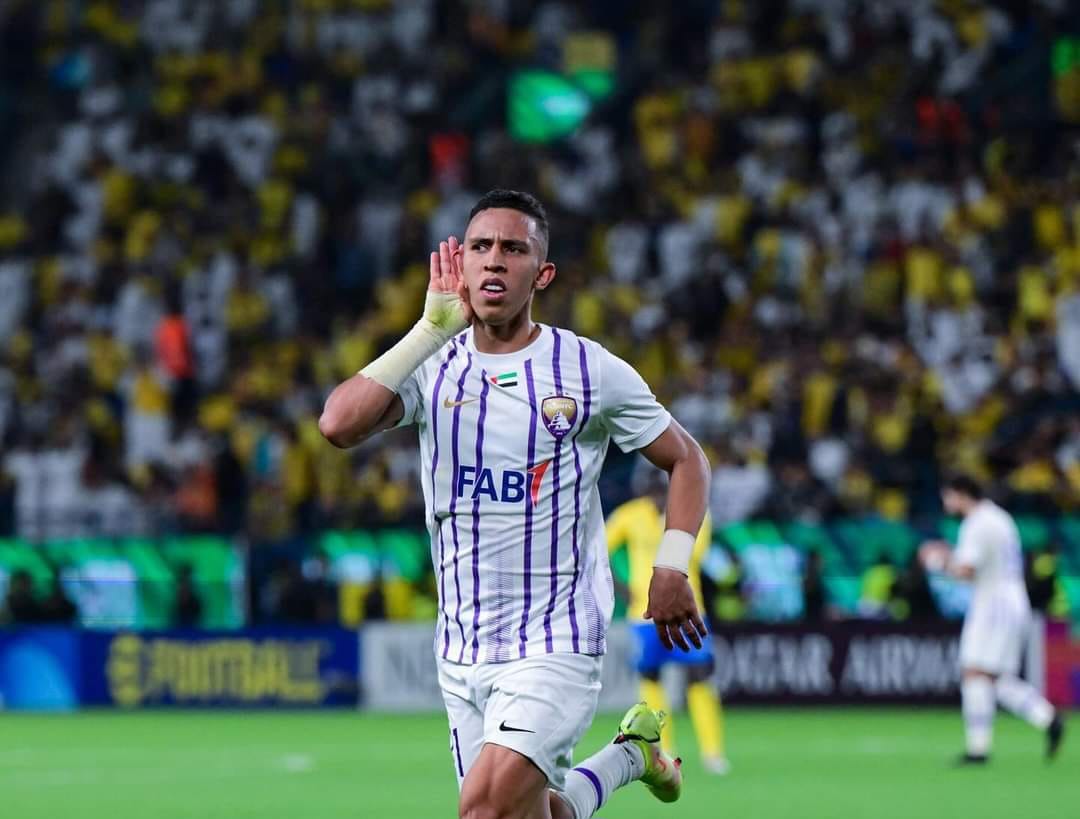 بعد هاترك الهلال .. أندية كبيرة تتربص بسفيان رحيمي ..