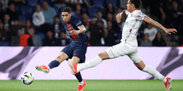 باريس سان جيرمان متصدر الدوري الفرنسي يسقط في فخ التعادل مع كليرمون