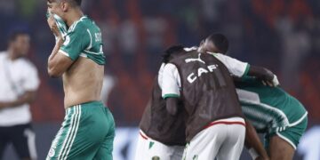 استضافة غينيا لمباراة مع الجزائر في المغرب