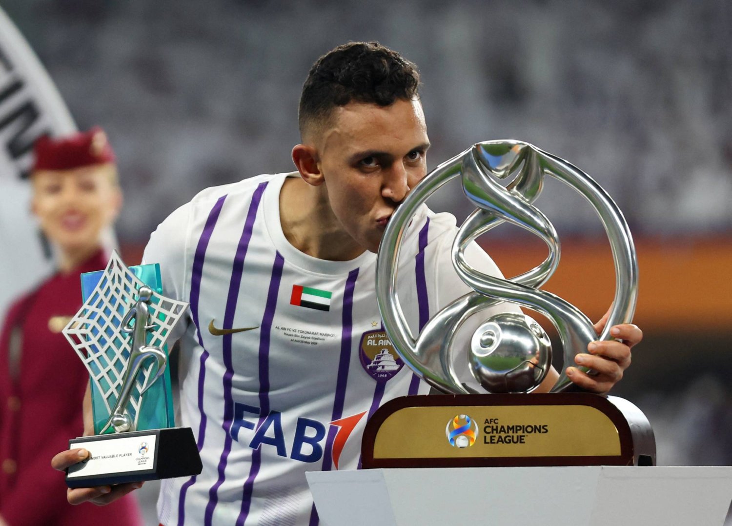 سفيان رحيمي: نجم يتلألأ في سماء دوري أبطال آسيا 