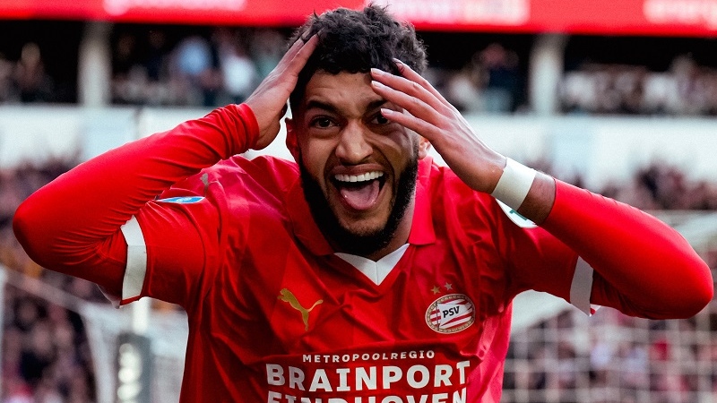 الصيباري يتوج بالدوري الهولندي مع أيندهوفن