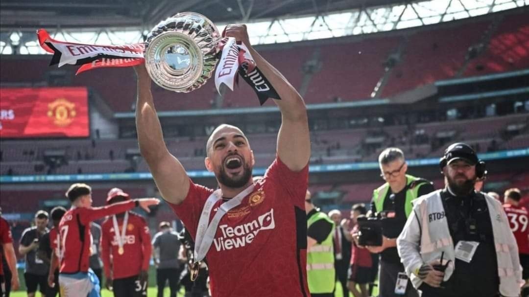 سفيان أمرابط يتوج بلقب بطولة كأس الاتحاد الإنجليزي