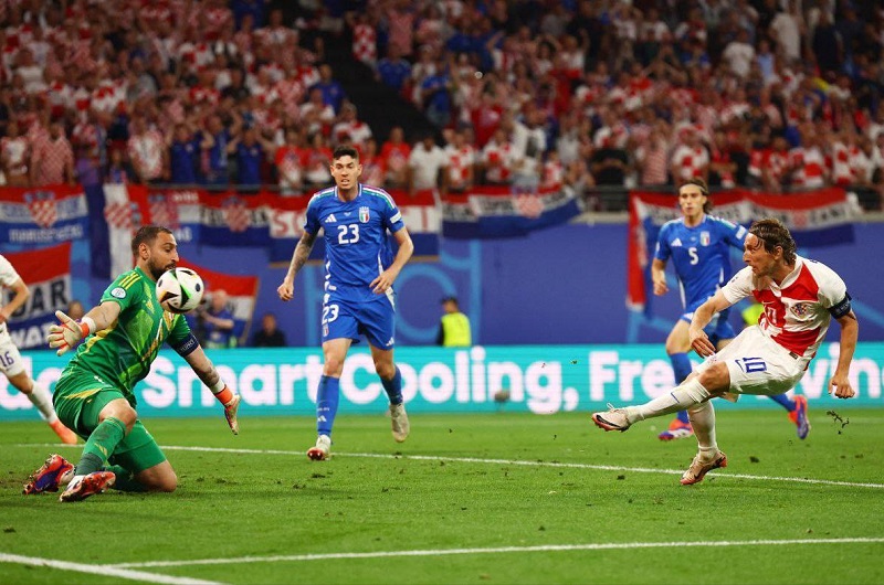 تأهل مثير لإيطاليا إلى ثاني أدوار اليورو بعد التعادل مع كرواتيا