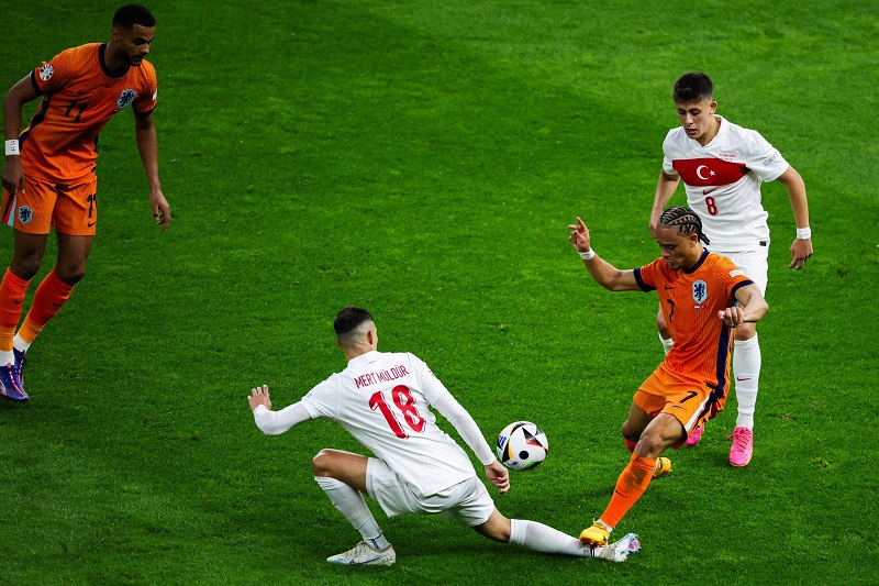هولندا تتأهل لنصف نهائي كأس أوروبا على حساب تركيا