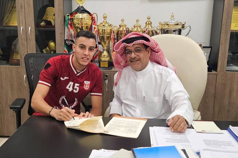 النصر الكويتي يتعاقد مع لاعب الرجاء الرياضي