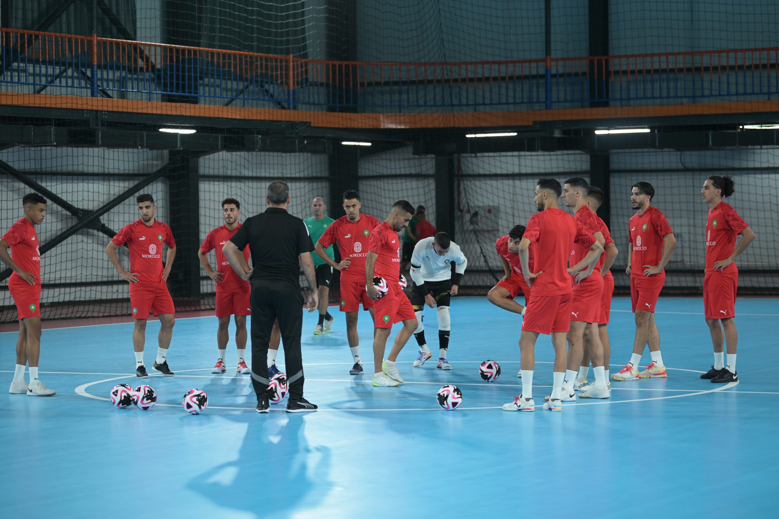 الدكيك مدرب منتخب الفوتسال يعلن عن قائمة اللاعبين النهائية المشاركة في كاس العالم