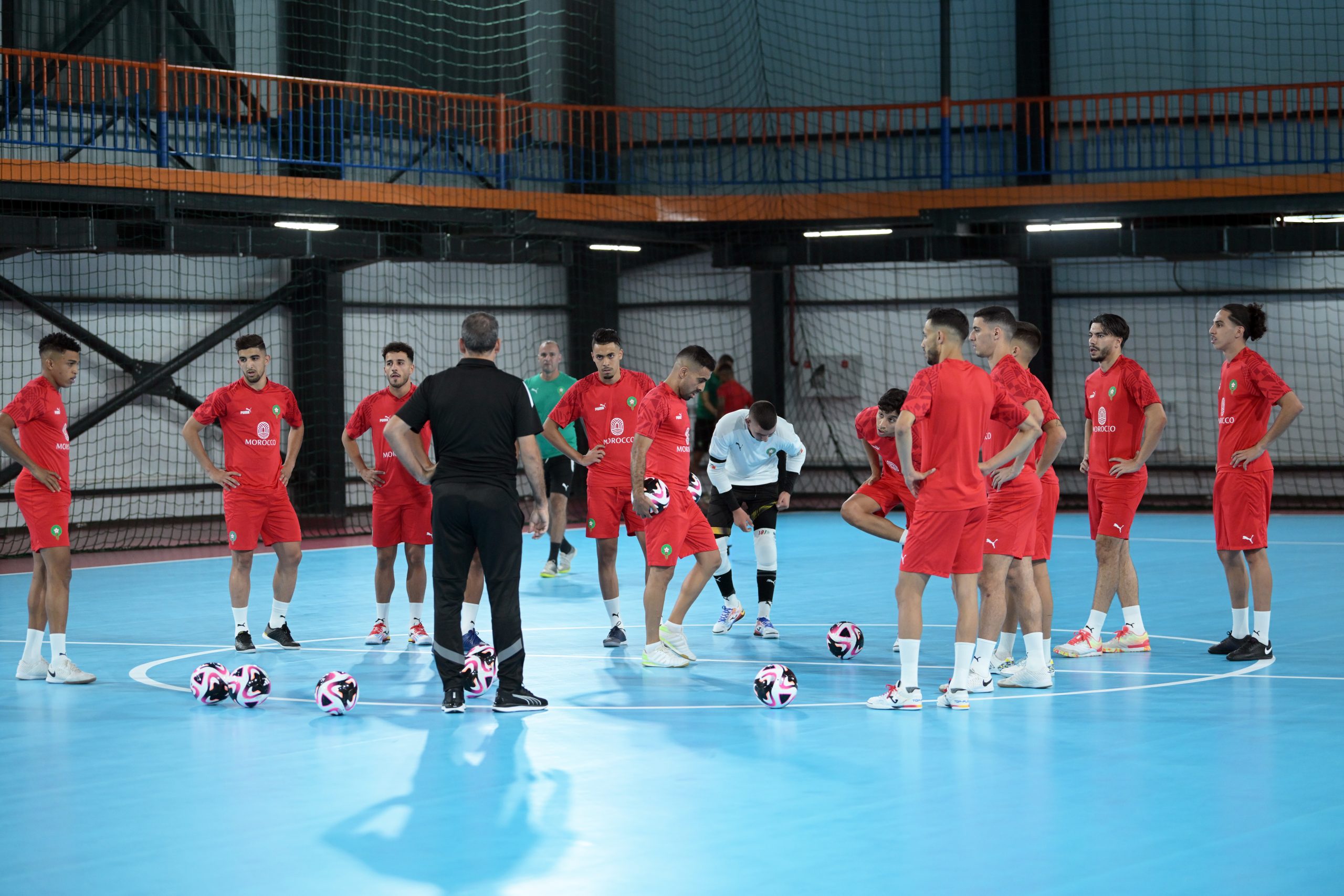المنتخب الوطني لكرة القدم داخل القاعة يُجري أول حصة تدريبية بأوزبكستان