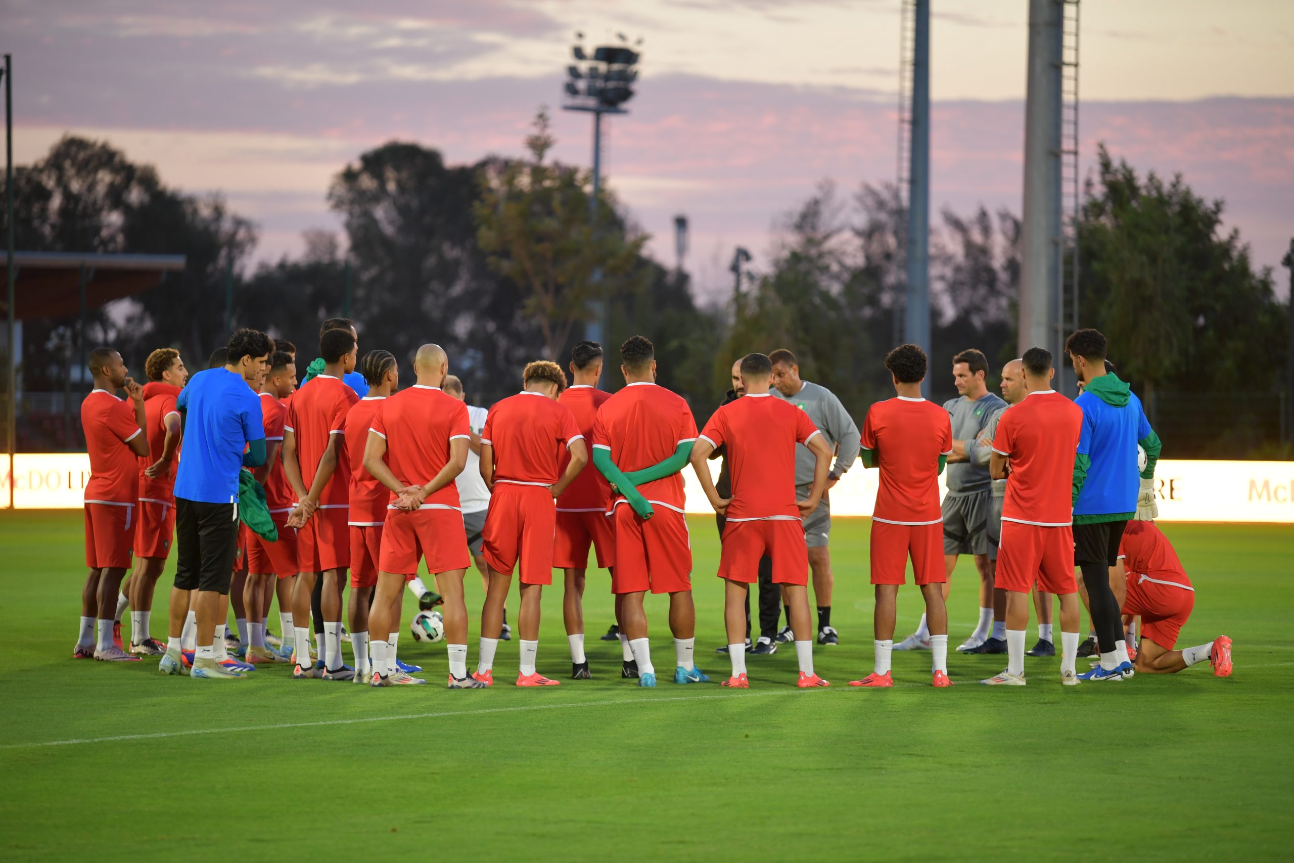 المنتخب الوطني يرفع من وتيرة التداريب قبل مواجهة إفريقيا الوسطى