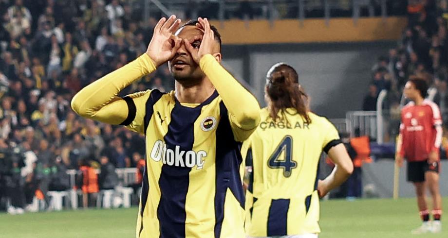 النصيري يسجل هدفا في مرمى مانشستر يونايتد