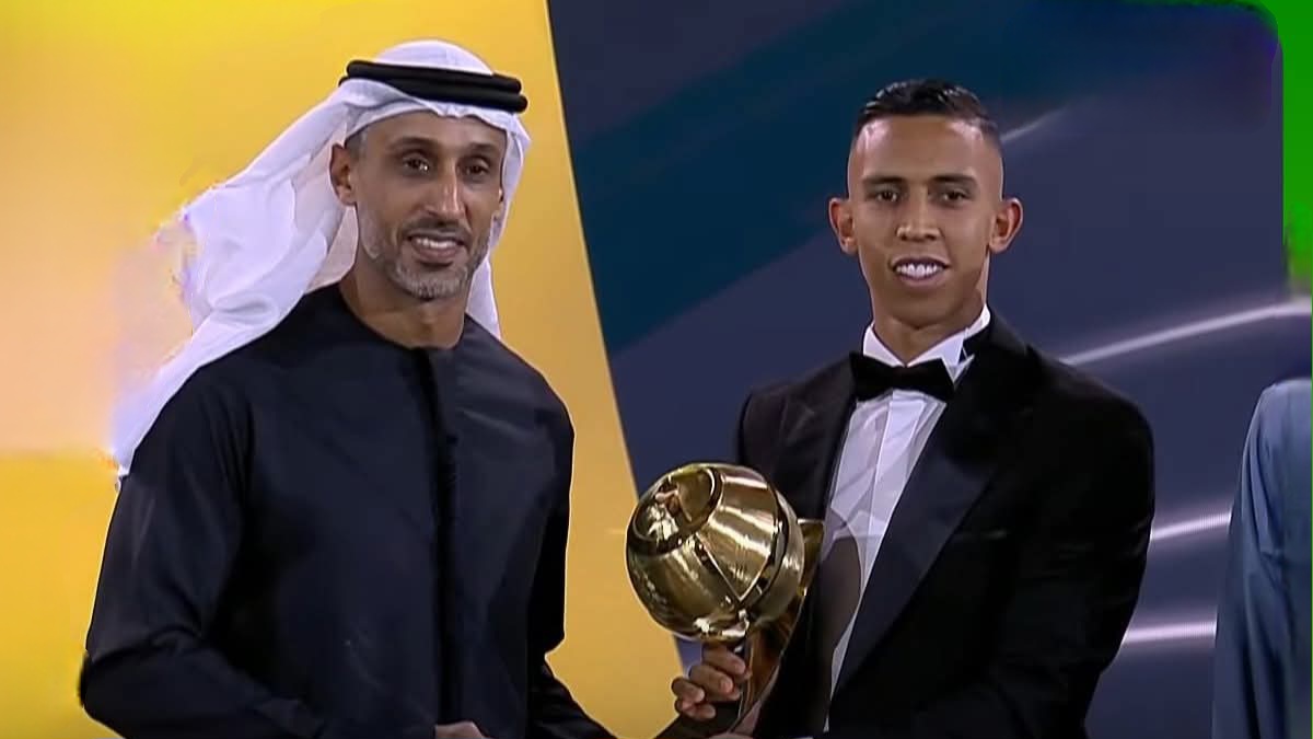 كريستيانو رونالدو يفوز بجائزة أفضل لاعب في الشرق الأوسط متفوقًا على سفيان رحيمي