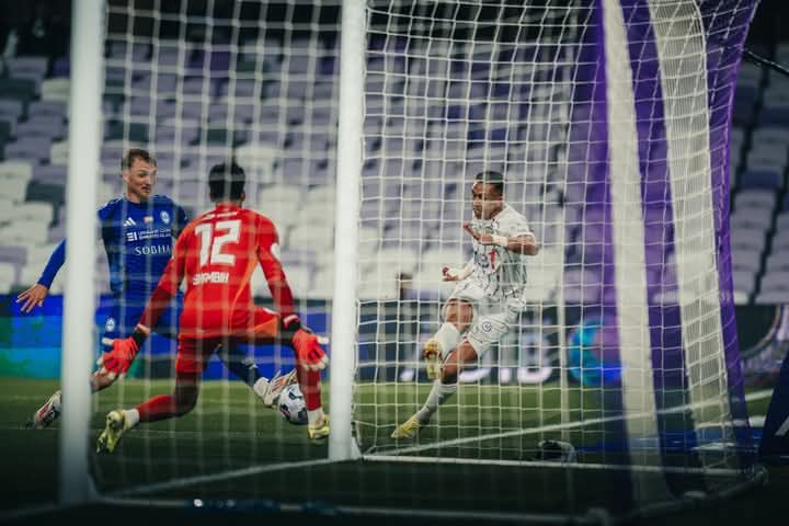 الدوري الإماراتي: سفيان رحيمي يتألق بثنائية في انتصار العين على النصر (4-1)