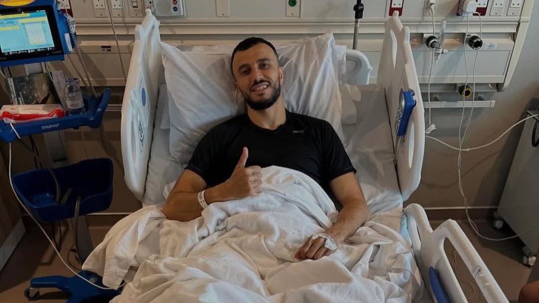 رومان سايس يعلن عن نجاح عمليته الجراحية على مستوى الكاحل