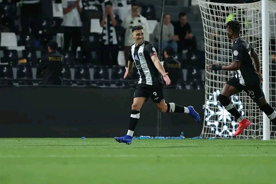 عبدالرزاق حمدلله يعزز صدارته كأكثر لاعبي دوري روشن السعودي تسجيلًا للهاتريك