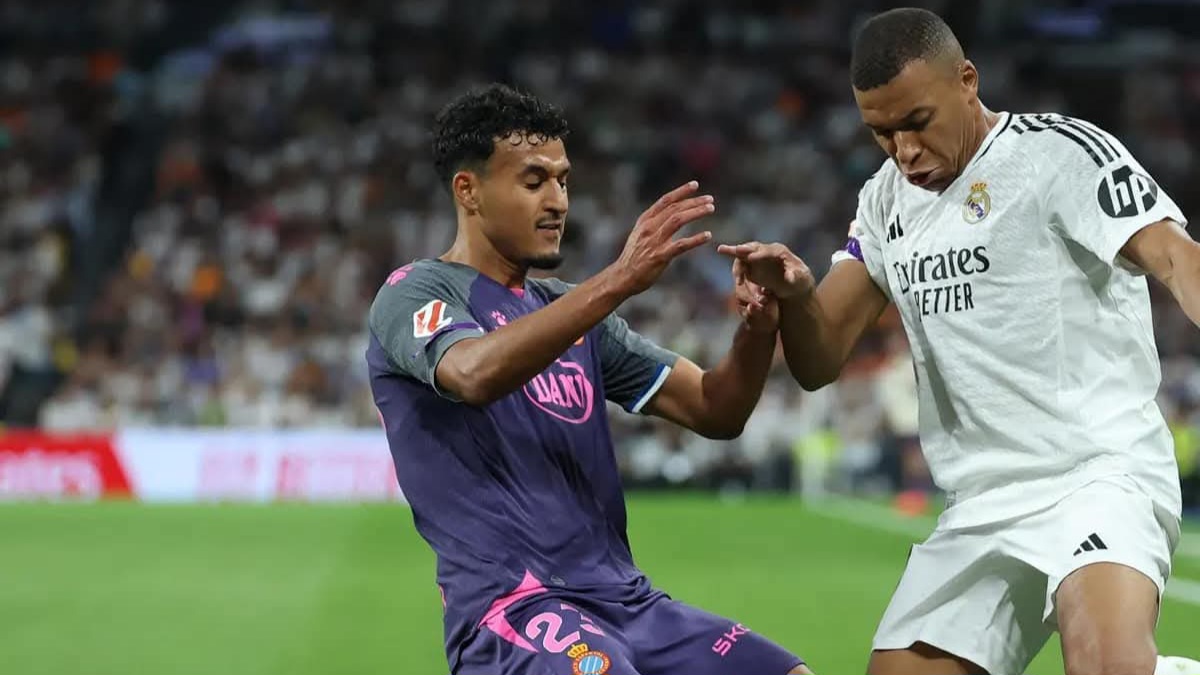 عمر الهيلالي: لحظة لا تُنسى… دموع والديّ أغلى من أي شيء