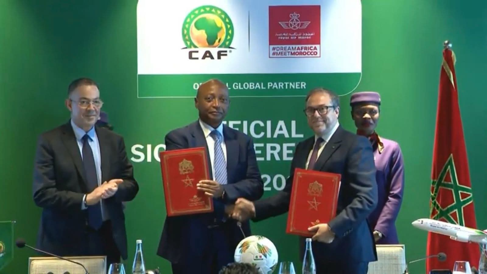 اتفاقية شراكة بين الاتحاد الإفريقي لكرة القدم والخطوط الملكية المغربية لعامي 2025 و2026