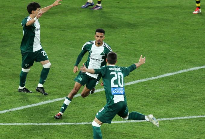 عز الدين أوناحي يخرج عن صمته: سعيد في اليونان وأرغب في الاستمرار