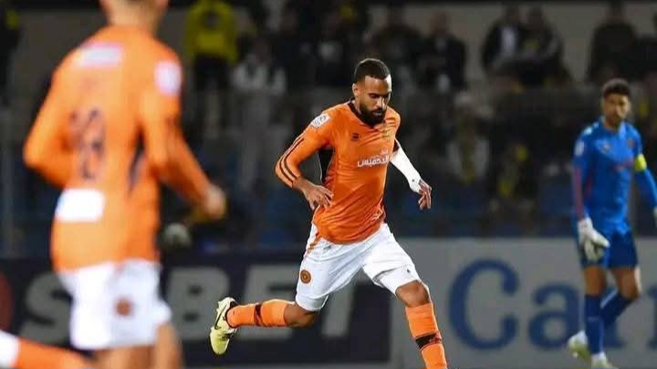 جلبنا الكأس للمغرب ونهديها لجلالة الملك” — عادل تاحيف بعد تتويج نهضة بركان بالكونفدرالية