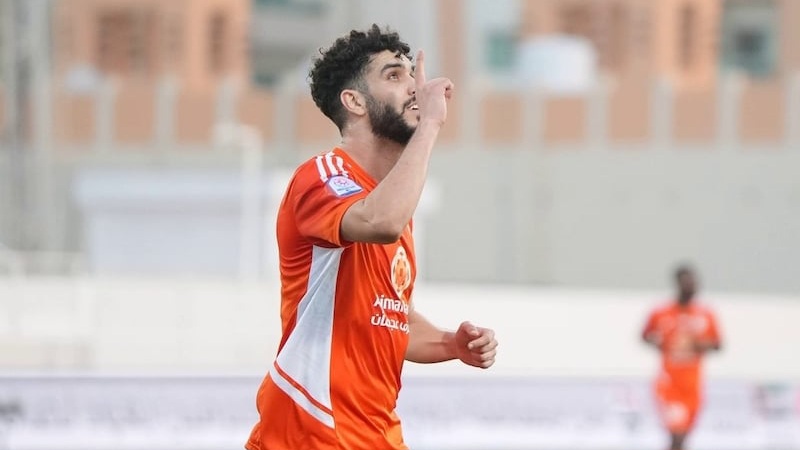 أزارو: فخور بتمثيل المغرب في دوري أدنوك ونجاح رحيمي يُلهمنا