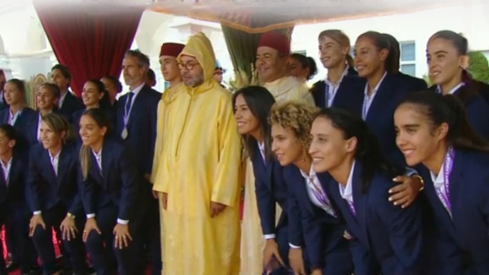 الملك محمد السادس يستقبل المنتخب الوطني للسيدات بالمضيق عقب وصافتهن في كأس أمم إفريقيا