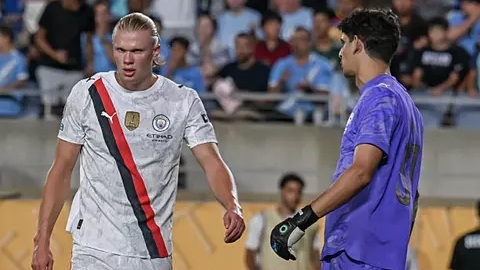 الهلال يُجدد ثقته في ياسين بونو حتى 2028 بتحسينات مالية تقديرًا لتألقه