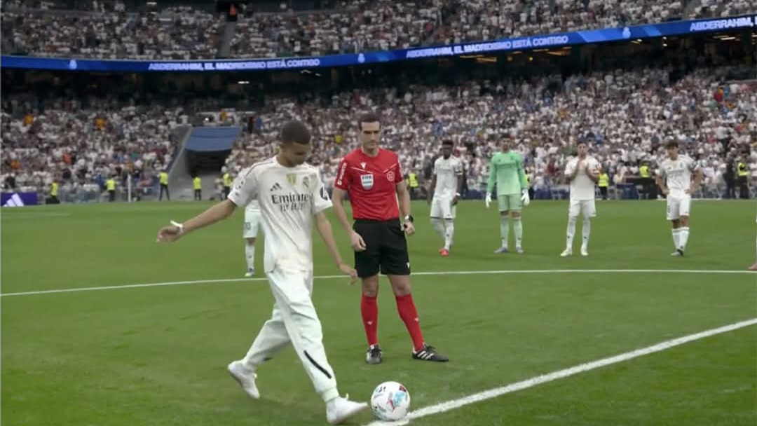 الشاب عبد الرحيم أوحيدة يضيء ملعب ريال مدريد بمبادرة إنسانية