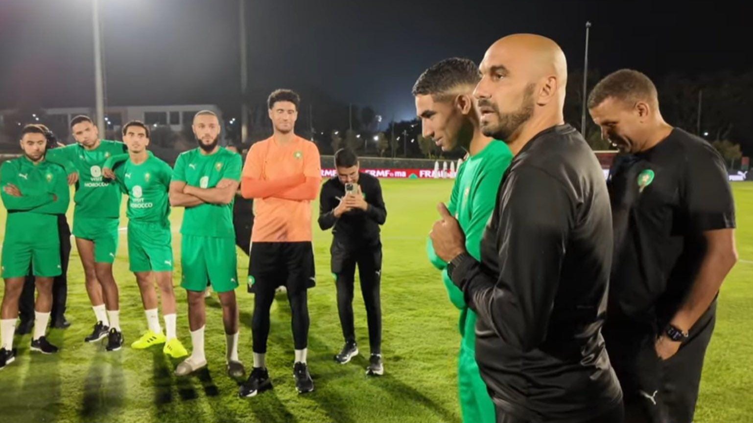 مزراوي يفاجئ الجميع بحضوره معسكر المنتخب رغم غيابه عن اللائحة الرسمية