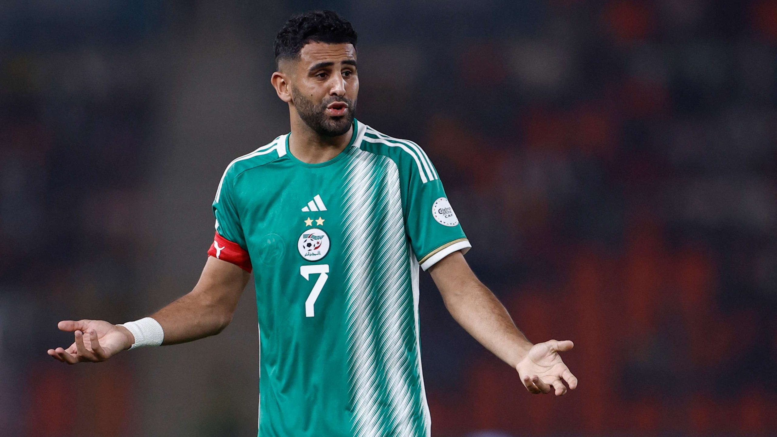 رياض محرز: “مناخ المغرب يشبه الجزائر.. وهدفنا إسعاد الشعب الجزائري في الكان”