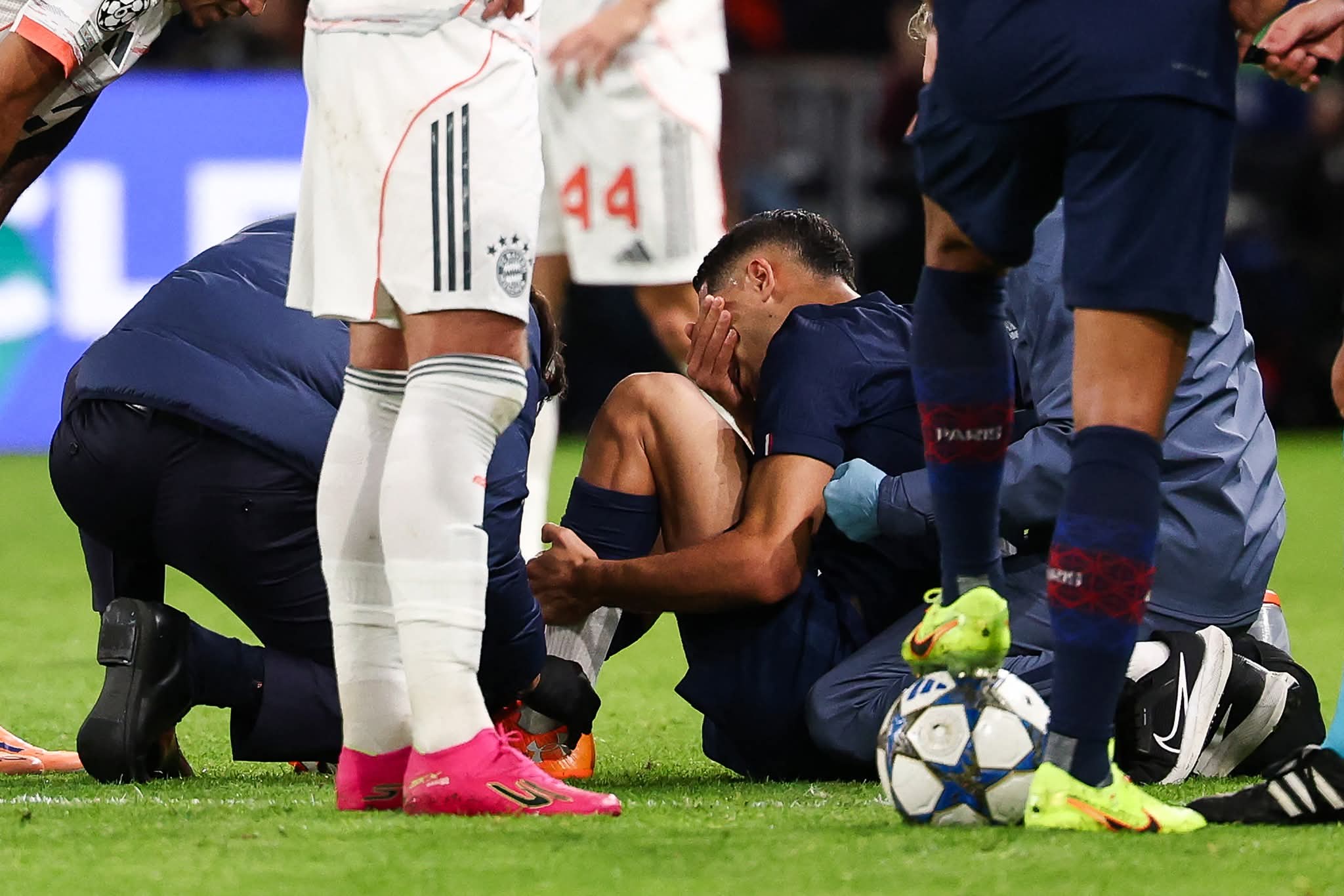 حكيمي يعود إلى تدريبات باريس سان جيرمان ويقترب من نهائي دوري الأبطال