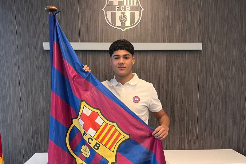 برشلونة يجدد عقد موهبته المغربية إسماعيل زياني