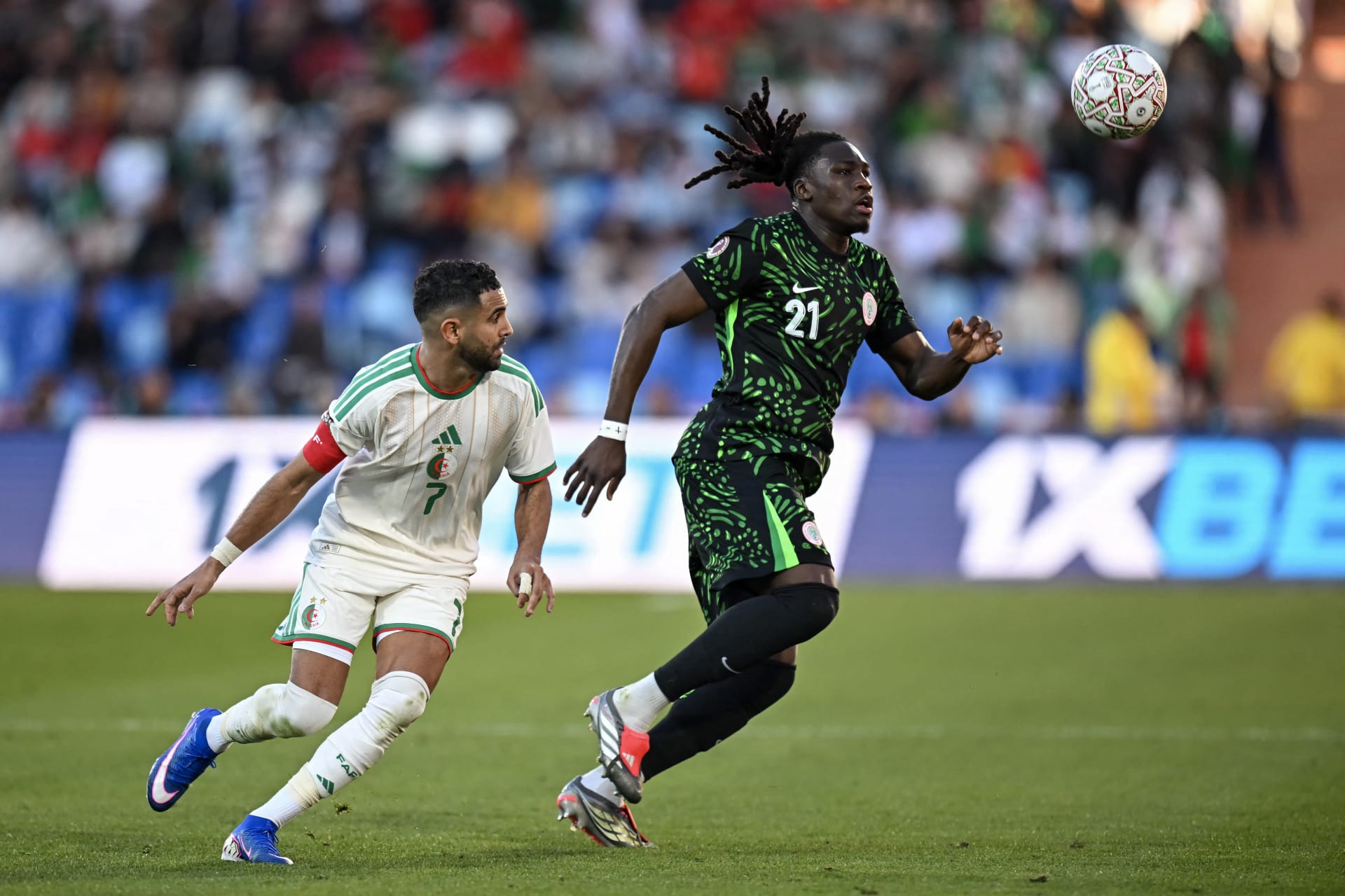 نيجيريا تُقصي الجزائر وتواجه المغرب في نصف نهائي كأس إفريقيا