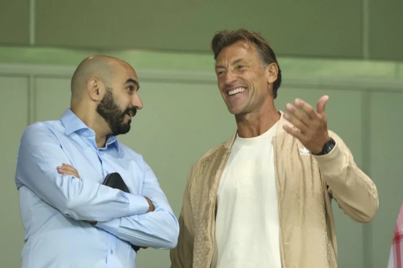 هيرفي رينارد يدافع عن وليد الركراكي قبل نهائي كأس إفريقيا 2025