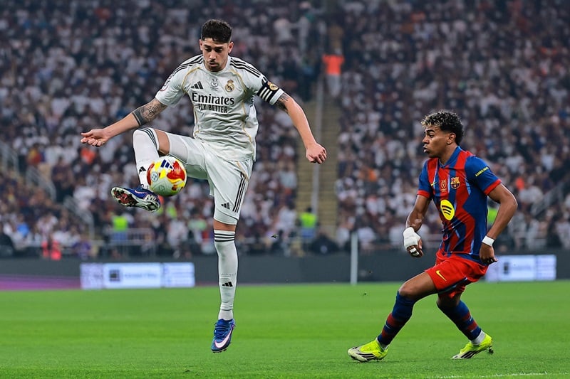 برشلونة يتوج بالسوبر الإسباني على حساب غريمه ريال مدريد