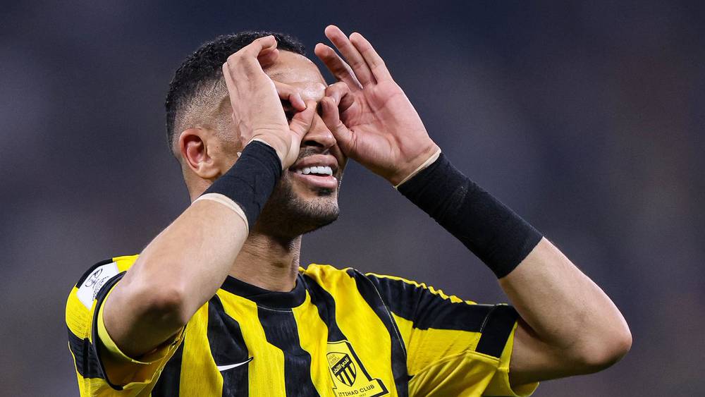 يوسف النصيري يسطع مع الاتحاد ويقود الفريق لفوز كاسح على الغرافة