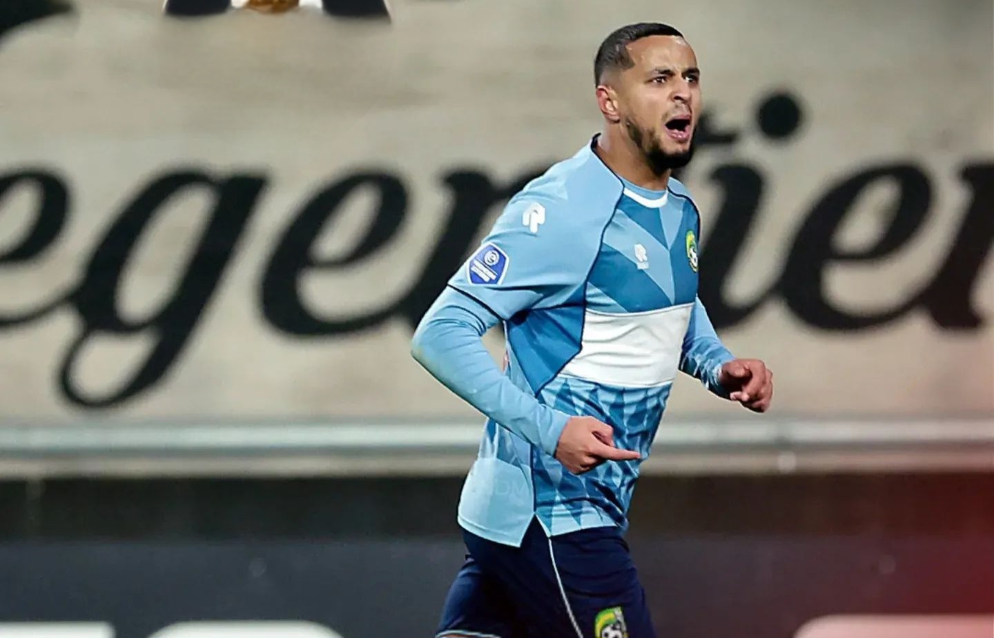 محمد احتارين يبدع بثلاث مساهمات حاسمة في الدوري الهولندي