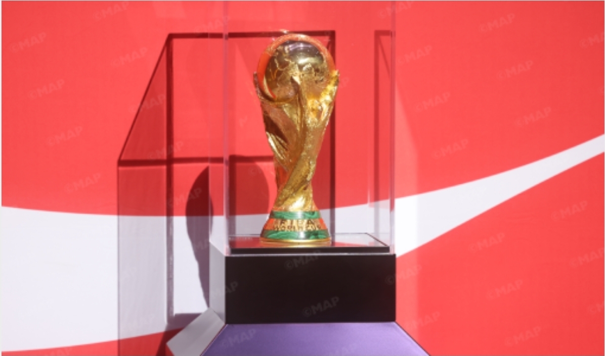 المغرب يستقبل مجسم كأس العالم 2026 مع أسطورة فرنسا مارسيل دوسايي