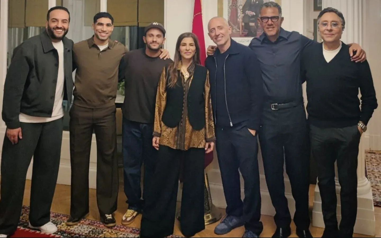 السفارة المغربية بفرنسا تجمع نجوم المغرب.. وأشرف حكيمي في مقدمة الحضور