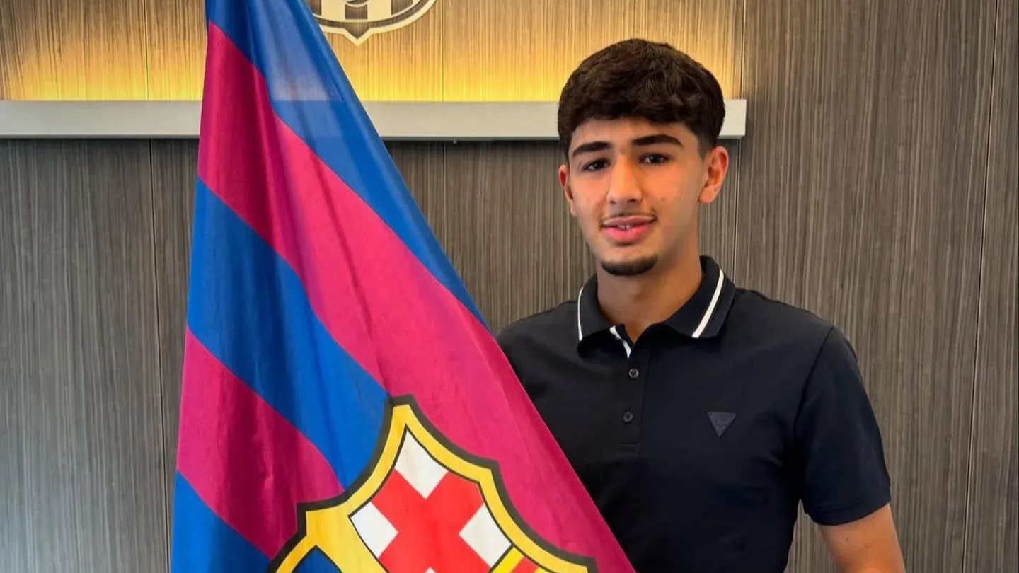 برشلونة يجدد عقد موهبته الصاعدة أحمد أبركان