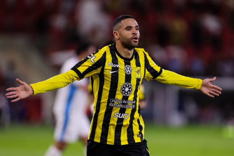 كونسيساو يستبعد النصيري من مواجهة الاتفاق بقرار فني