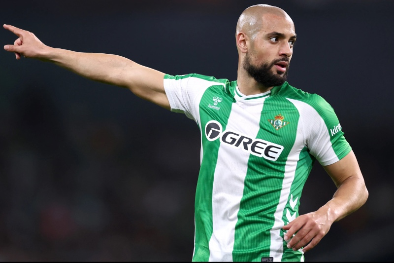 بيليغريني يشيد بأمرابط ويؤجل الحسم في مستقبله مع ريال بيتيس