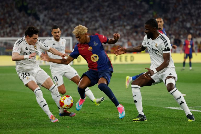 برشلونة يحسم “كلاسيكو” التتويج أمام ريال مدريد ويتوج بلقب الليغا
