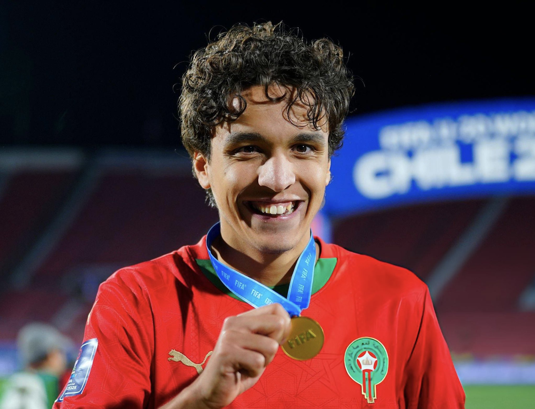 علي معمر يودع معسكر الأسود برسالة مؤثرة بعد أول تجربة مع المنتخب المغربي