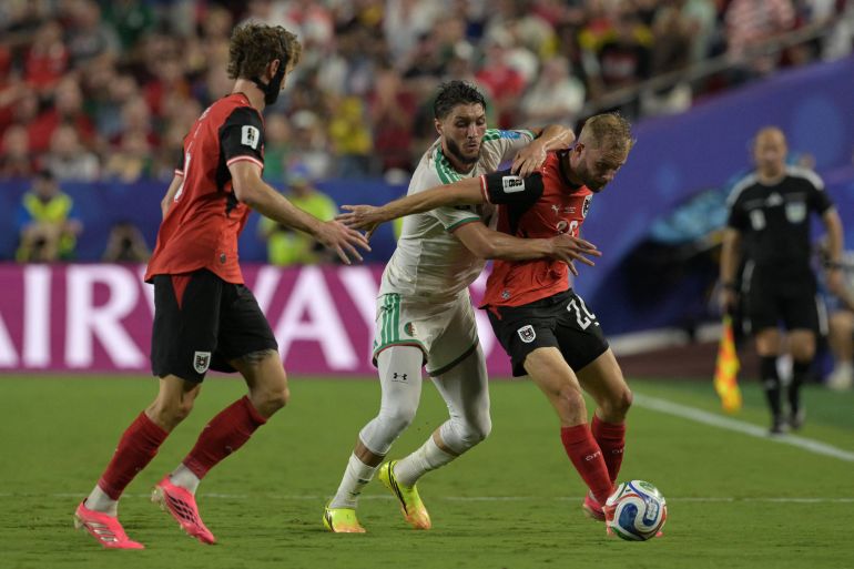 الجزائر والنمسا تحسمان التأهل بعد تعادل مثير في كأس العالم