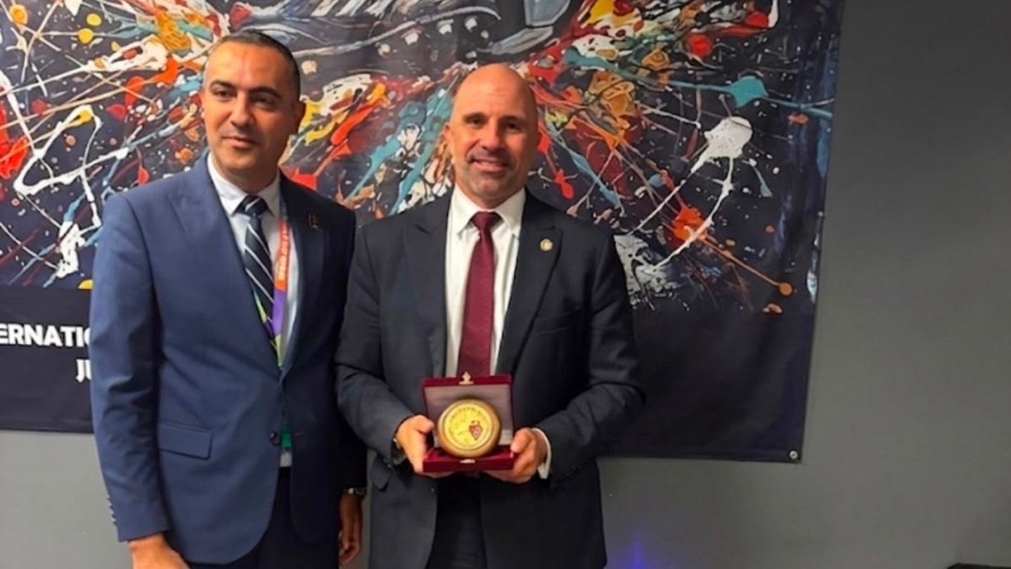 نائب مدير الـ FBI يزور مركز التعاون الأمني لـ”مونديال 2026″ ويشيد بالشراكة الاستراتيجية والموثوقة مع المغرب