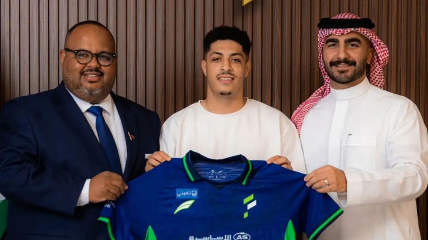 الفتح السعودي يقدم رسمياً لاعبه المغربي الجديد حسام الصادق