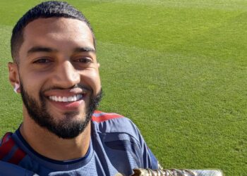 الصيباري يهز الشباك في تعادل بايرن ميونخ أمام أوغسبورغ (2-2)