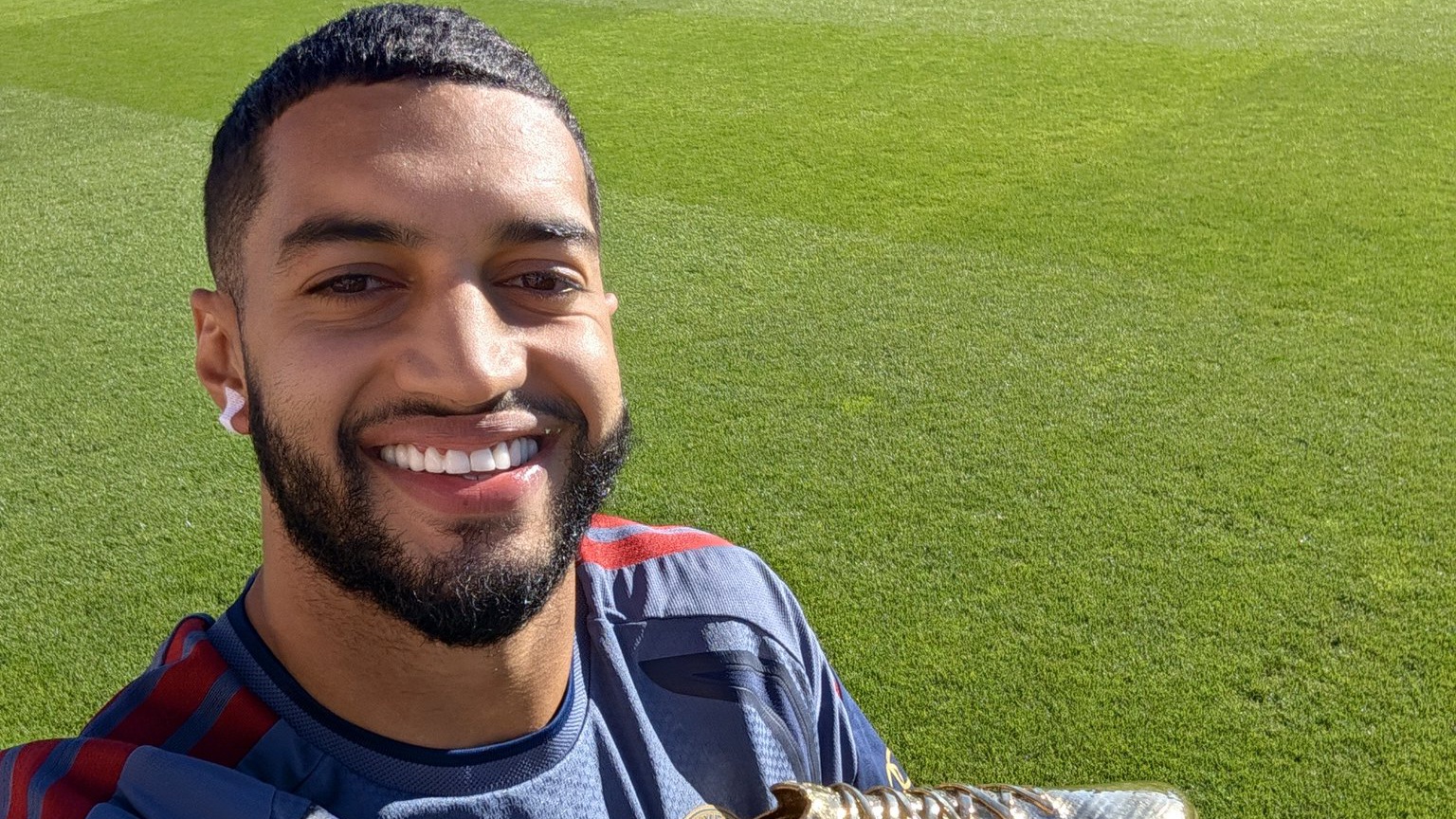 الصيباري يهز الشباك في تعادل بايرن ميونخ أمام أوغسبورغ (2-2)
