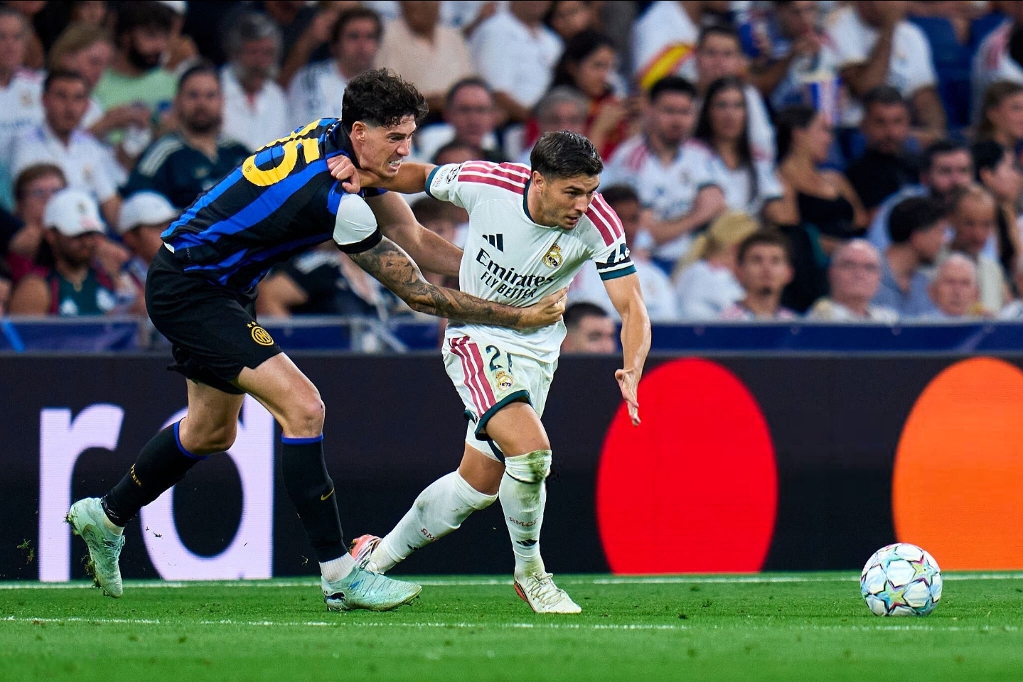 دياز يصنع الفارق.. ريال مدريد يتجاوز إنتر بثنائية في دوري الأبطال