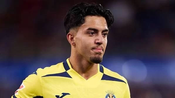 أخوماش يتألق في أول ظهور أساسي مع فياريال ويصنع هدفا أمام ملقا
